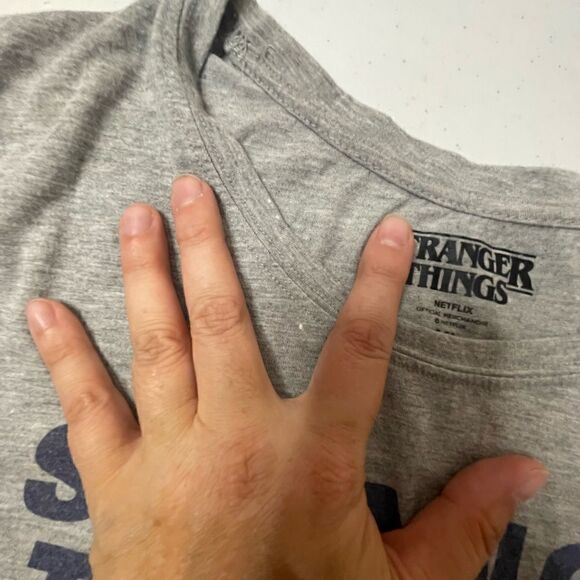 Stranger Things Netflix T-shirt XL - Picture 3 of 7